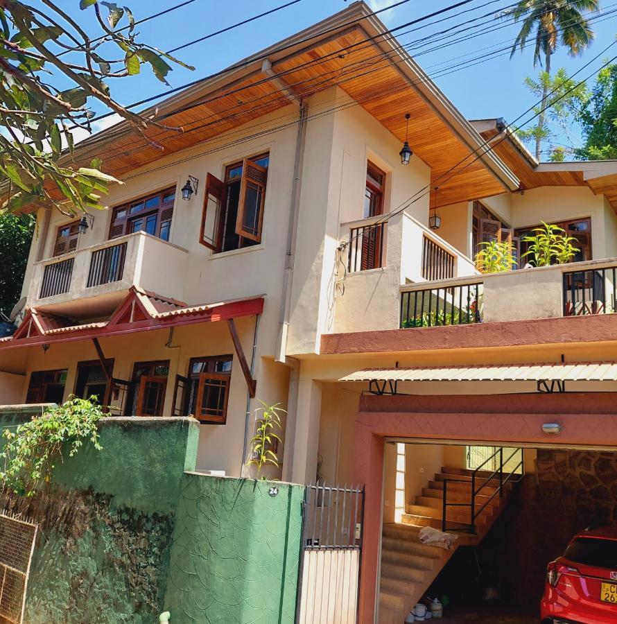 Golden Villa Kandy - "Free Pickup From Kandy " Bagian luar foto