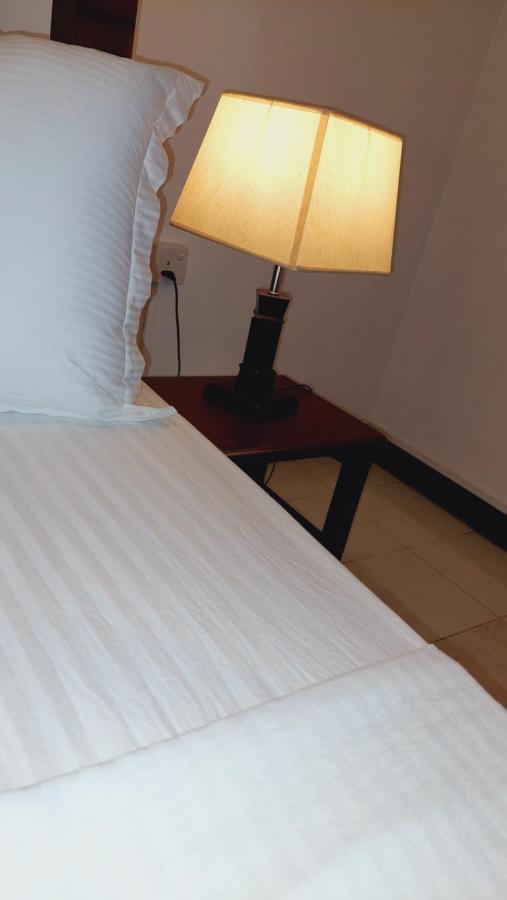 Golden Villa Kandy - "Free Pickup From Kandy " Bagian luar foto