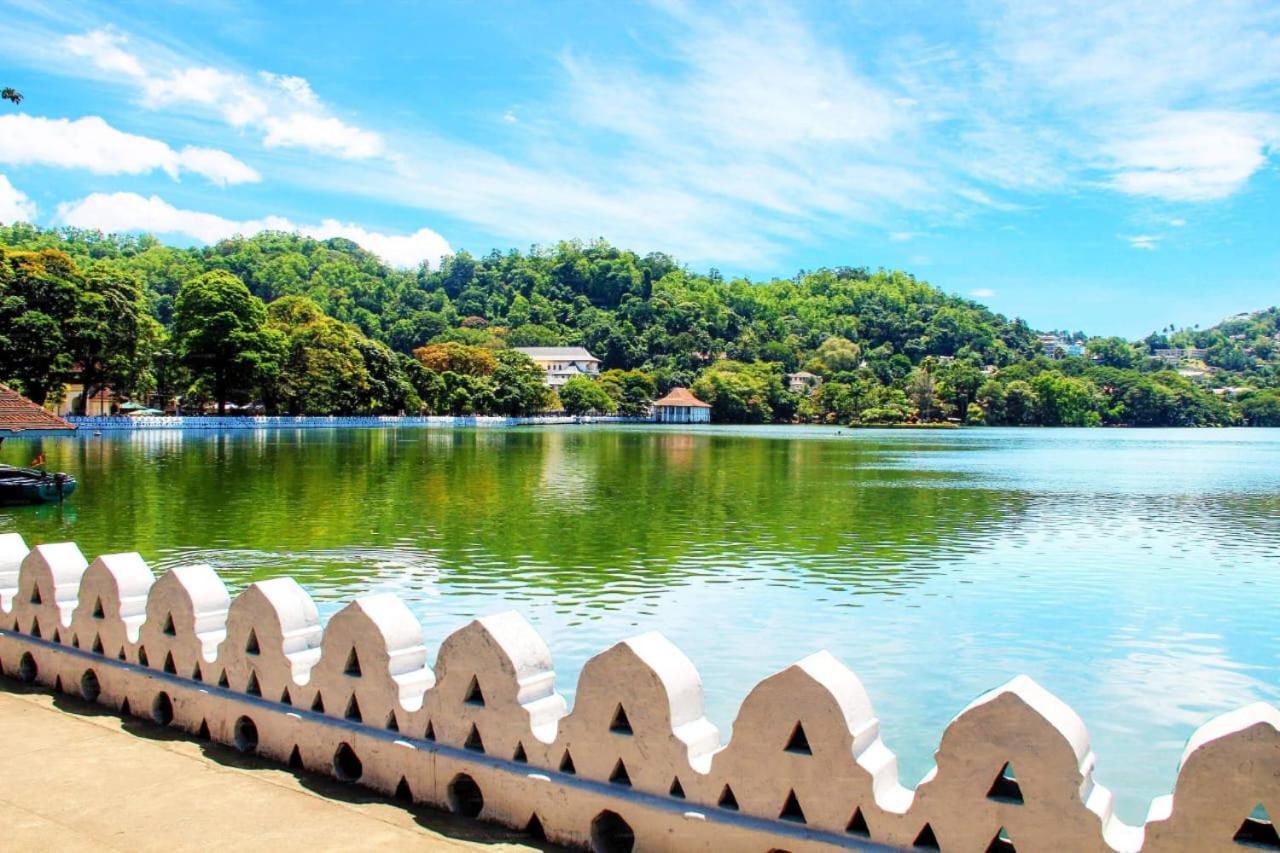 Golden Villa Kandy - "Free Pickup From Kandy " Bagian luar foto