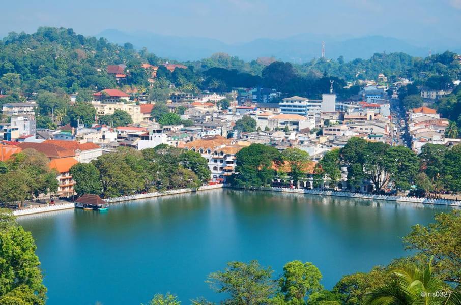 Golden Villa Kandy - "Free Pickup From Kandy " Bagian luar foto