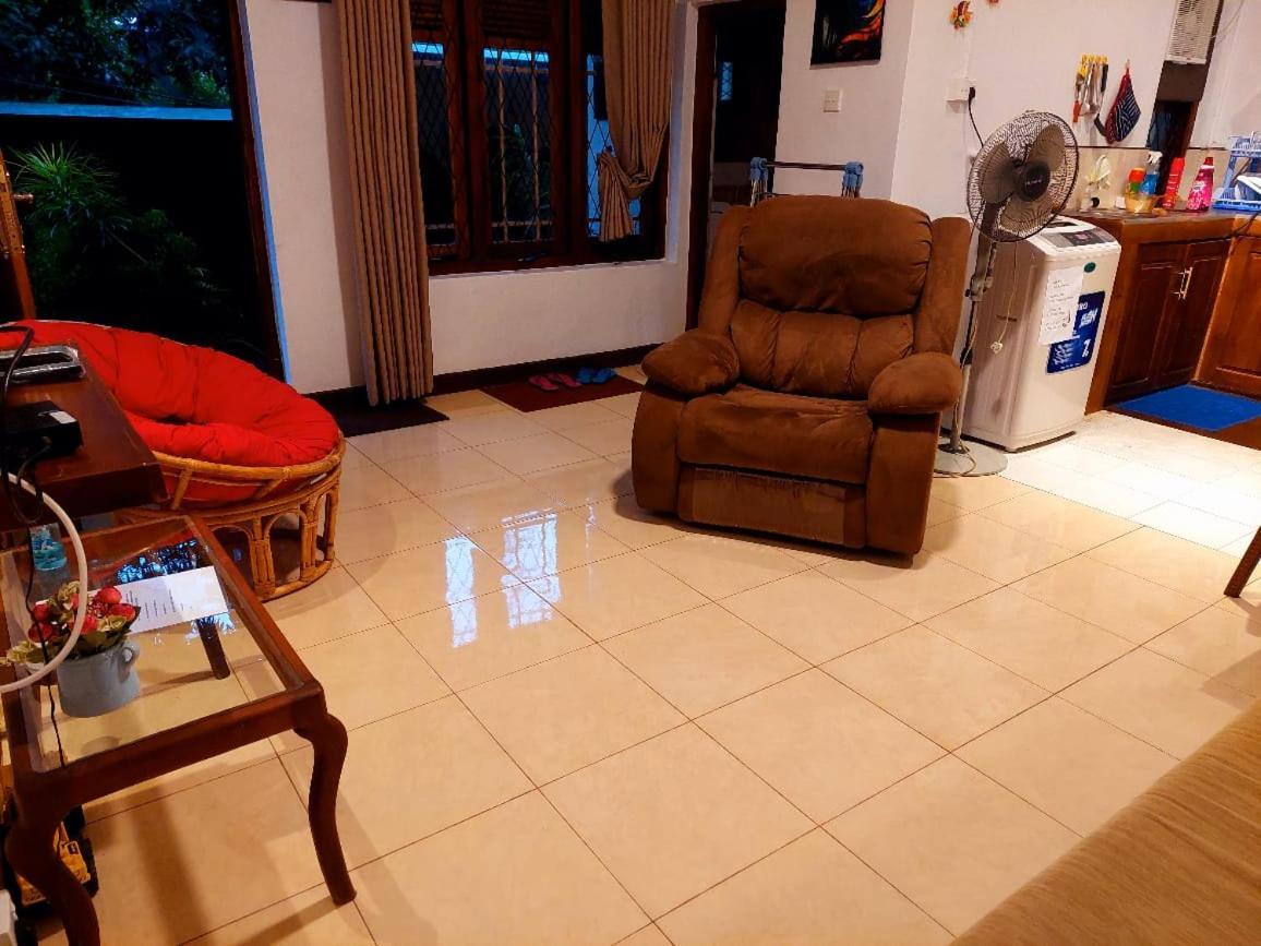 Golden Villa Kandy - "Free Pickup From Kandy " Bagian luar foto