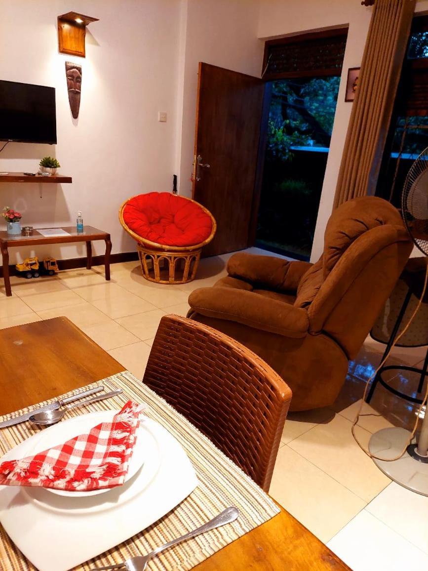 Golden Villa Kandy - "Free Pickup From Kandy " Bagian luar foto
